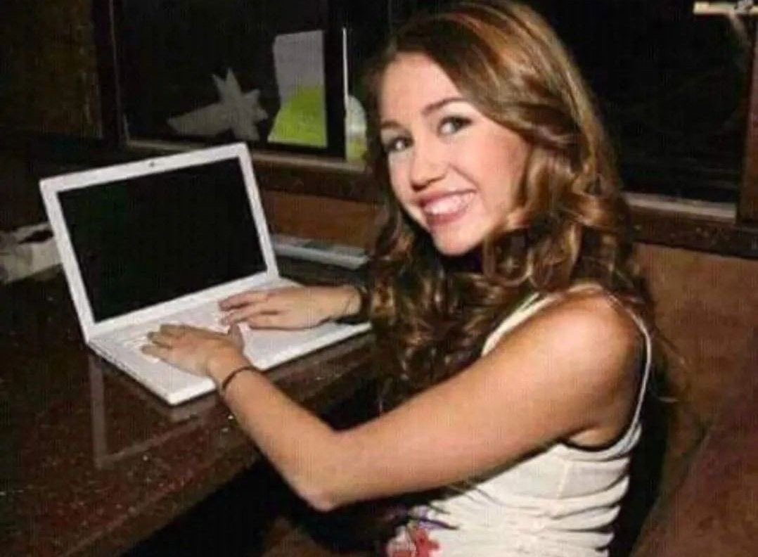 Yo después de usar un sticker que se volverá mi personalidad: