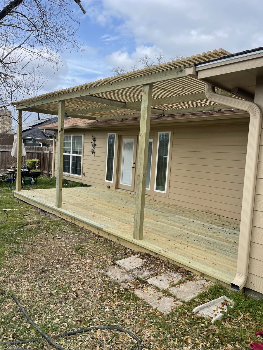 aggielandfence's tweet photo. #decks #outdoorkitchen #pergola https://t.co/CqHjYfXtp9