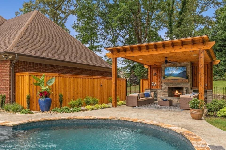 aggielandfence's tweet photo. #decks #outdoorkitchen #pergola https://t.co/CqHjYfXtp9