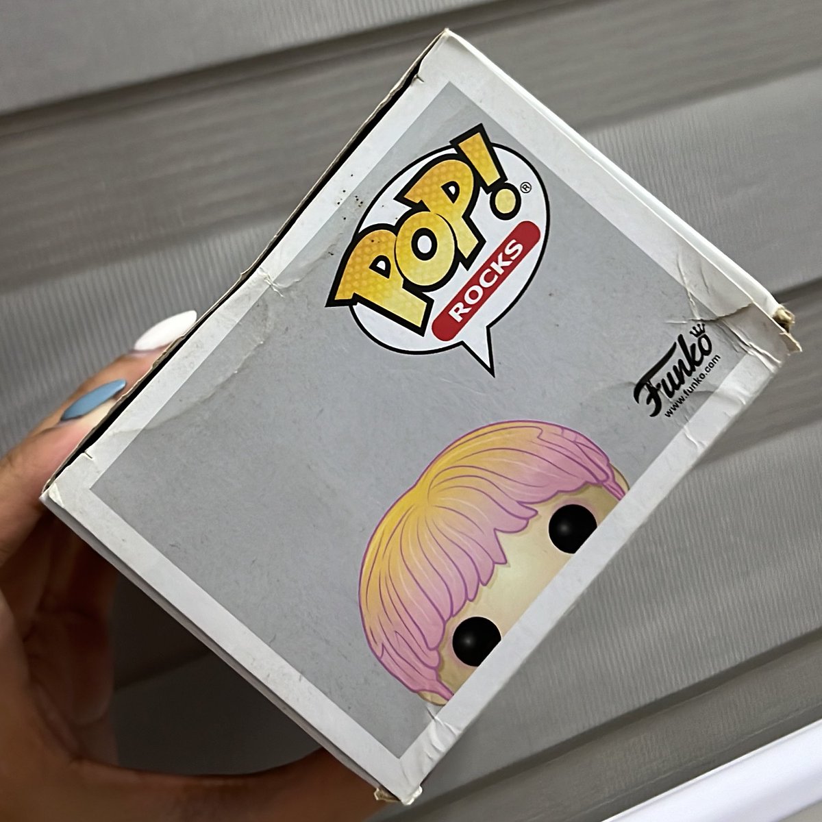 taeolojay's tweet photo. HELP RT
wts lfb bts ph

• RM funko pop
— never been opened
— dented box but no issue

• V funko pop
— damaged box (see pic for reference)

₱350 each 💸  

dm if interested https://t.co/O2Zh4ymzgy