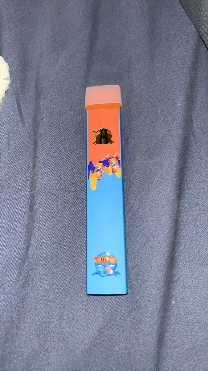 lemickey665's tweet photo. man these plugs will sell anything https://t.co/2bwoKnbHpO