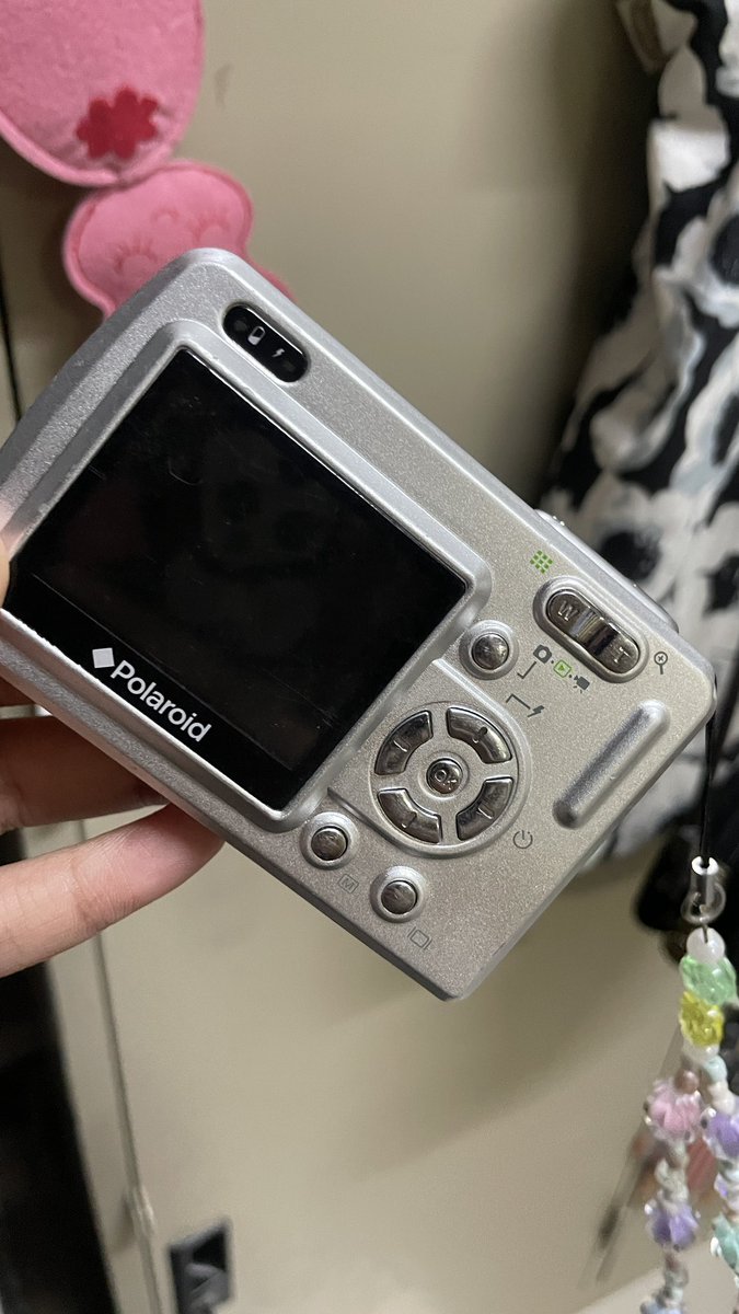 little_heart___'s tweet photo. ส่งต่อ Polaroid A520 Rare!! 📷
กล้องดิจิตอลโทนฟิล์ม🎞️
ทำงานเต็มระบบ แฟลชออก มีร่องรอยการใช้งานตามสภาพ
>>ได้ตัวกล้อง+SD Card+สายคล้องมือน่ารักๆ 🎀
*ใช้ถ่าน AAA 4ก้อน(ไม่ได้แถม)
ราคา 1250 บาท รวมส่ง 
Dmขอดูภาพเพิ่มเติมได้คุ่บบบ
#กล้องดิจิตอล #กล้องมือสอง #ส่งต่อกล้อง #Polaroida520 https://t.co/lshZIy0a1G
