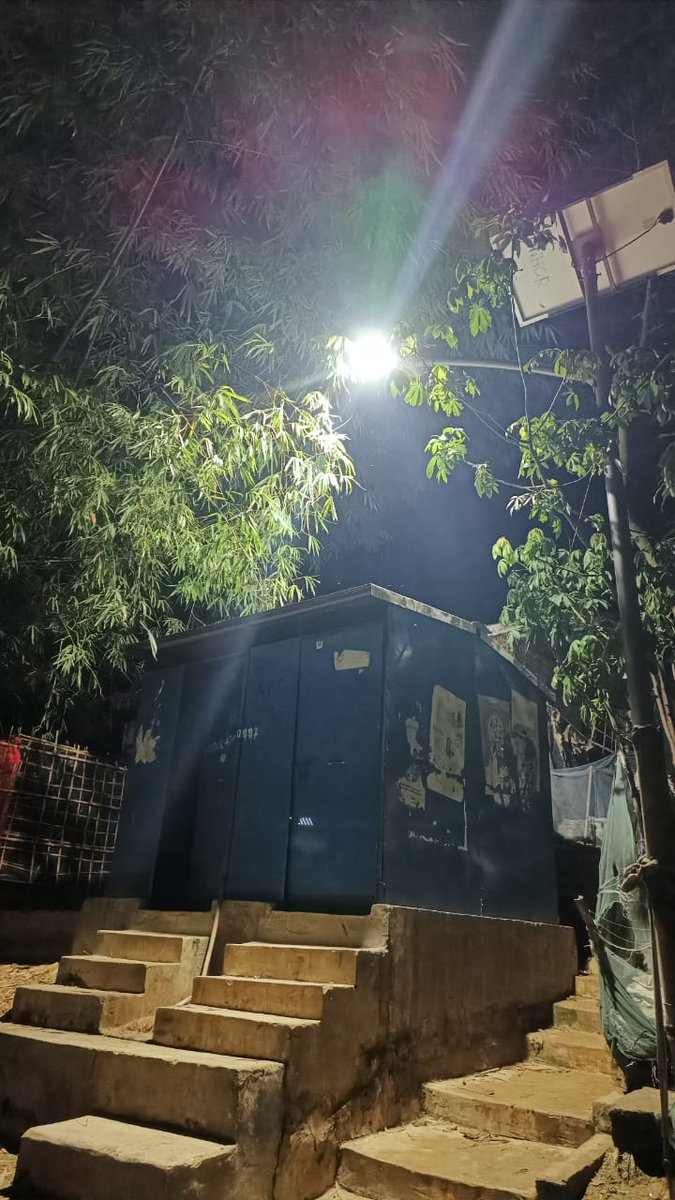 UNHCR_BGD's tweet photo. 💡Sustainable energy solutions are brightening @Refugees' lives in 🇧🇩Cox's Bazar.

Thousands of ☀️solar streetlights 🔦light up pathways in camps, improve access to 🛁water &amp; sanitation at night + reduce risks of gender-based violence.

@RohingyaResp 
@UNinBangladesh https://t.co/uoOIyemc1v