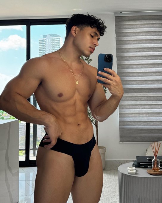 Hi   https://t.co/uiUqR0GpdC https://t.co/K12itCKFN5