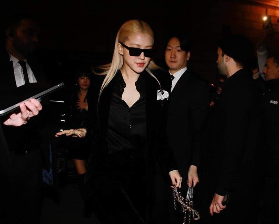 nttacute06's tweet photo. omg tổng tàiiii

ROSÉ AT YSL WW24 SHOW
#ROSÉxSaintLaurent
#ParisFashionWeek https://t.co/r2R26XYDBI