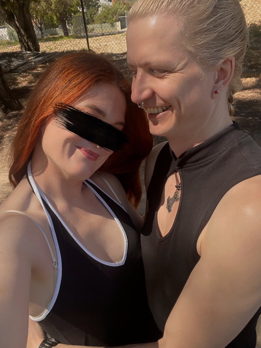 Maeve_Muir's tweet photo. An MMF session this week with the @KaiSilverAus was my work highlight of Feb⚡️

Thank you T and Kai for easeful flow, hot voyeurism, skin 
-on-skin deliciousness, queer magic.

We love playing with bi and bi-curious folks 🧡 https://t.co/avJsGlcLV5
