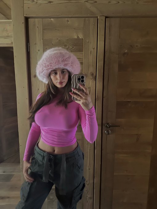 comment hi and I&rsquo;ll send you my nudys https://t.co/3om0q2EWXh