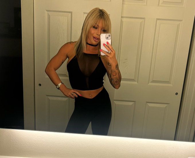 What&rsquo;s better than being in your hometown with a great date and delicious food??? https://t.co/W9Eia<a href="/tag/barbie"class="tags"><span>#barbie</span></a>