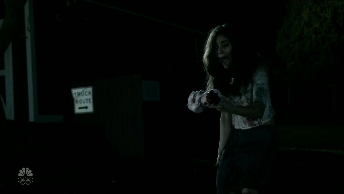 joseramonmarmtz's tweet image. .@sydney_sweeney&apos;s arm? #FallonTonight #ZMD