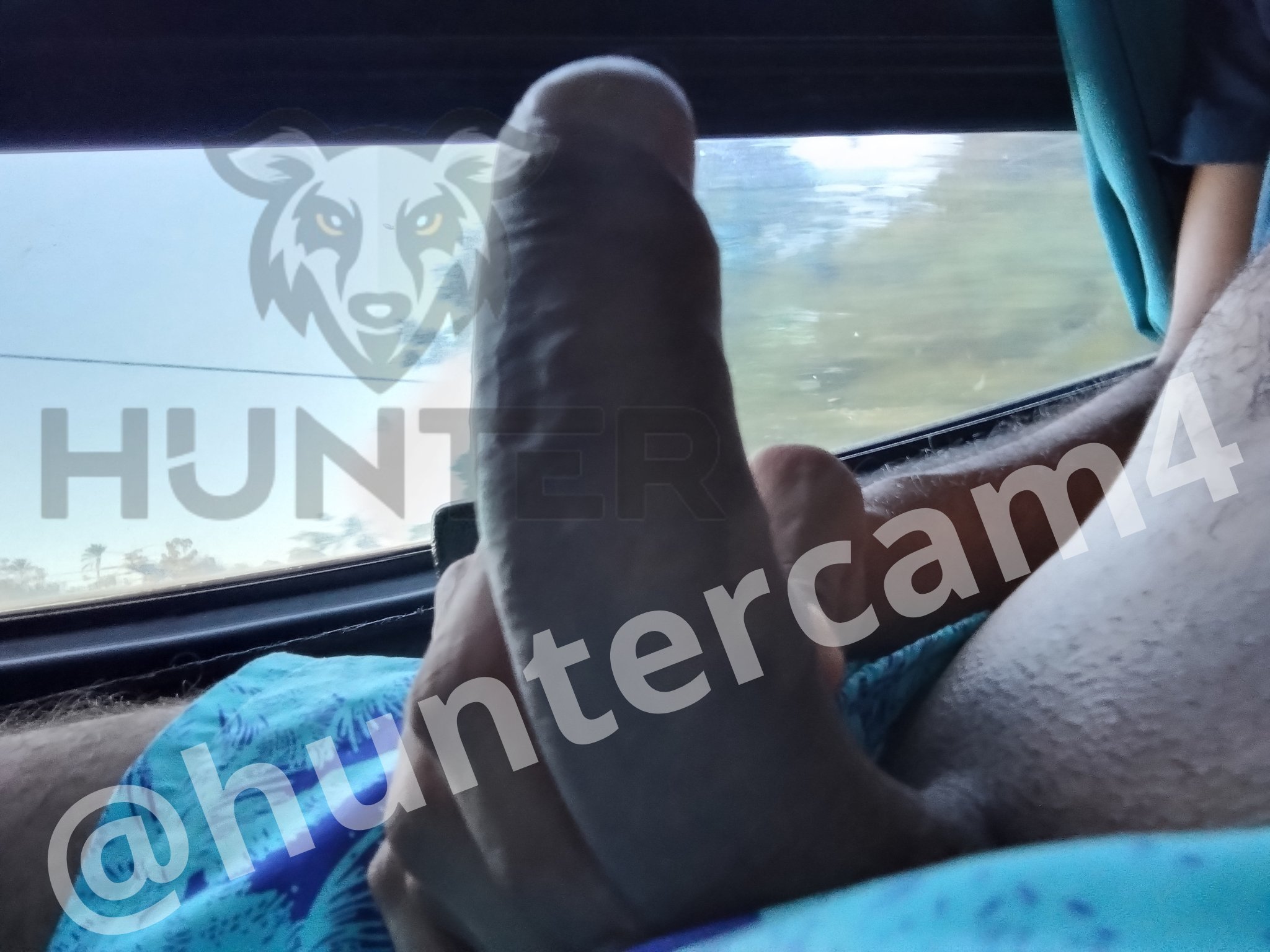 Se você me visse assim no fundo do ônibus, o que você faria? Caia de boca ou fazia de assento?🚌🚌 #bigdick #monsterdick #monsterCock #sex #dick #cock #jerkof https://t.co/emNggZn8en