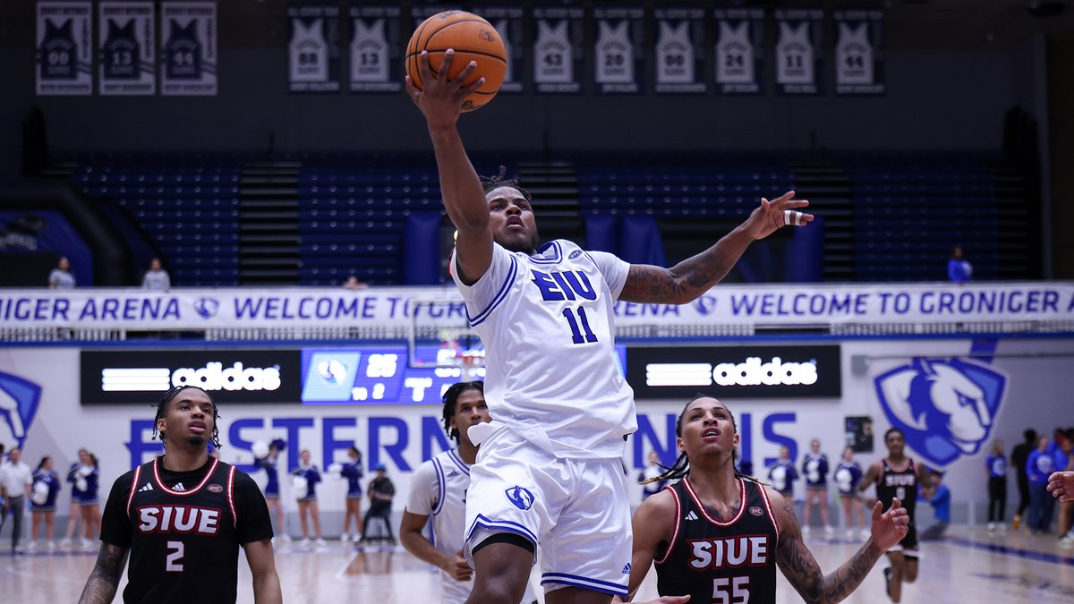 EIU_Panthers's tweet photo. Tiger Booker helped power @eiubasketball to a 84-79 win over SIUE to close out the home schedule

Booker scored 33 points joined in double figures by Nakyel Shelton (12), Kyndall Davis (11) and Dan Luers (11).

Recap🏀⬇️👀
https://t.co/7HjJ9ClIVh https://t.co/1taflGKPfD