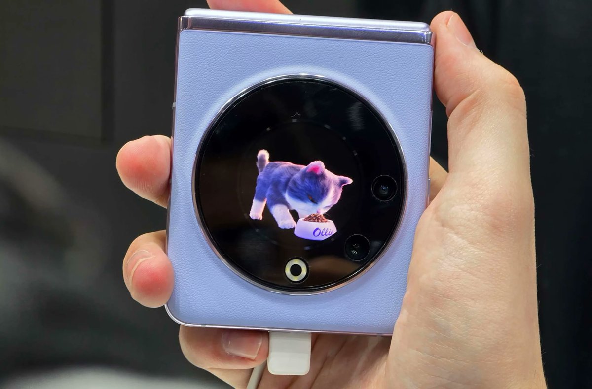 SvetAndroida's tweet image. Osahali jsme si výstřední Tecno Phantom V Flip 5G! V Evropě půjde o nejlevnější véčko. Více v článku na tinyurl.com/23q2uoo3

#clamshell #MWC2024 #skládacítelefon #Tecno #TecnoPhantomVFlip5G #Véčko