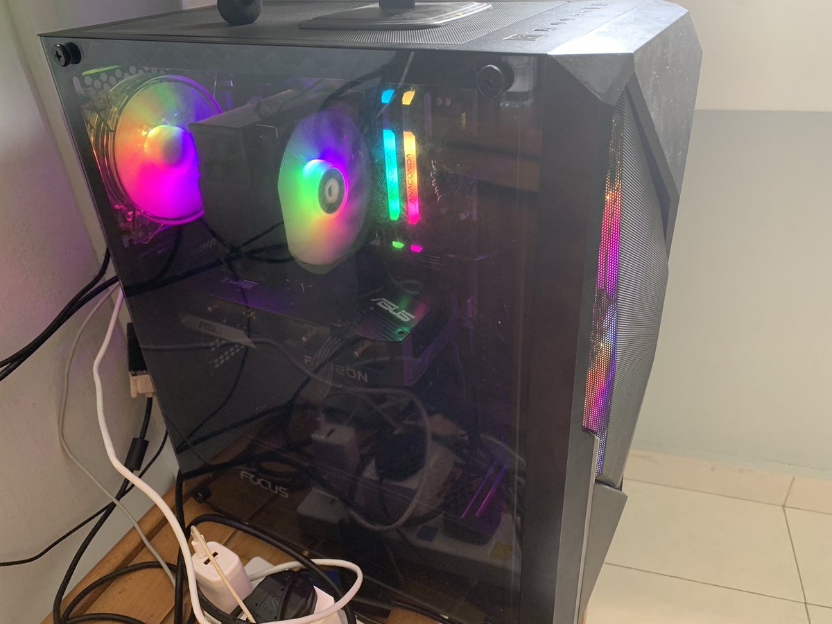 olipcguru's tweet photo. Finally RGB case swap for personal PC https://t.co/Qr0V16UgvF