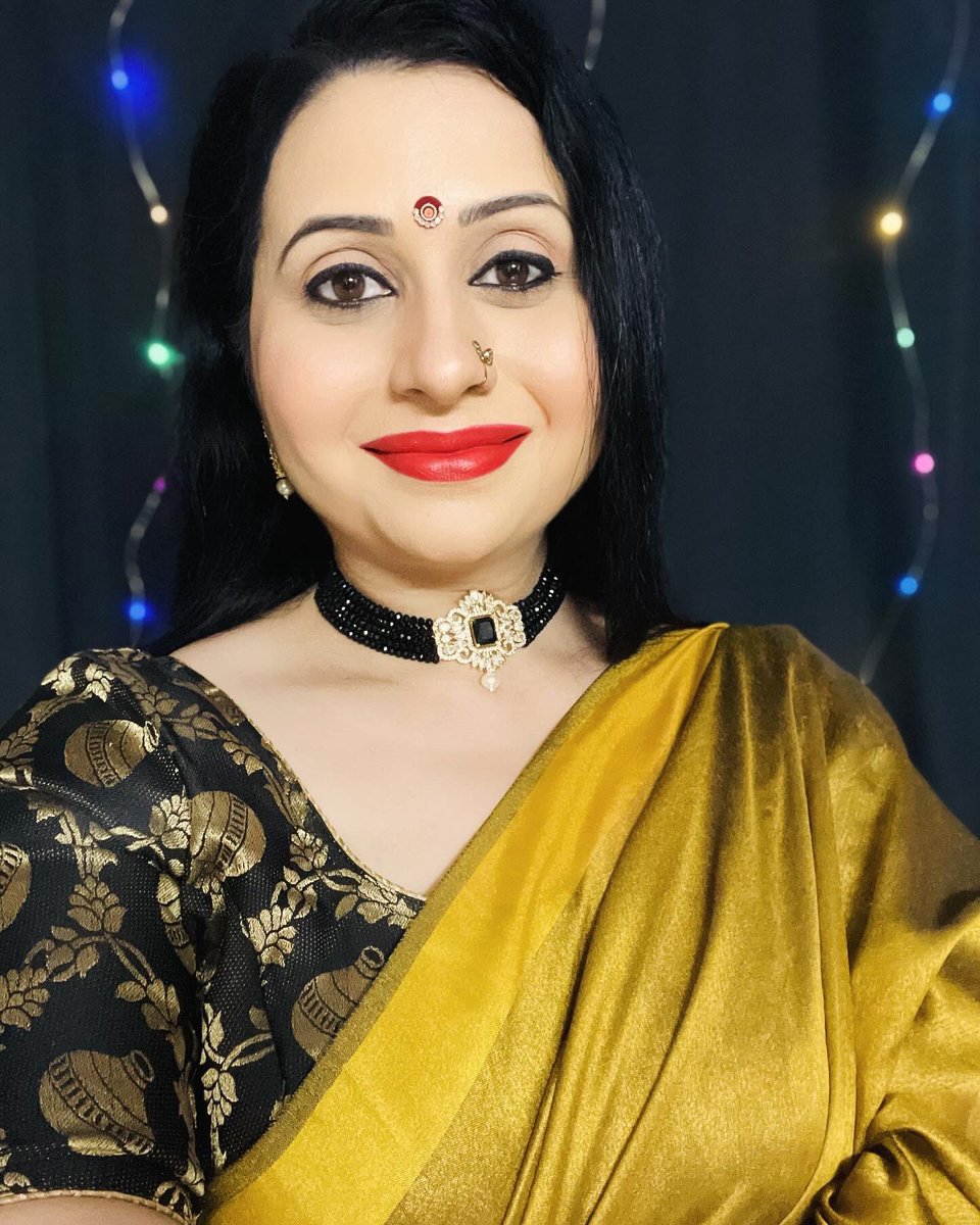 When you discover your self-worth,you lose interest in anyone who doesn’t see it. Gdmrg
#love #loveyourself #lovemyself #selflove #aanjaalirana #anjalirana  #traditionalsaree #sareelove #sareelovers #designersaree #sareeaddict #indiansaree #sarees #sareefashion #sareecollection