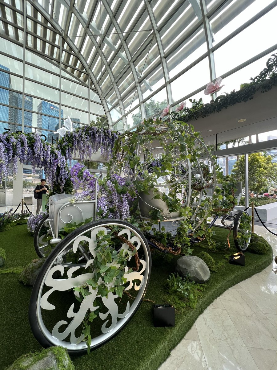 TSTheErasTourSG's tweet photo. 📸 | The Eras Tour trail at Marina Bay Sands, Trail 1 🦋

#SingaporeTSTheErasTour https://t.co/ufZXXegV6x