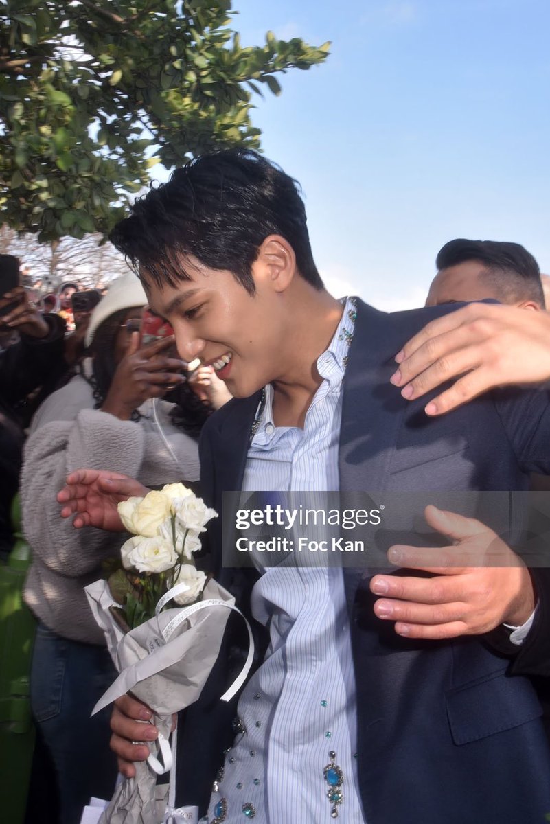 thelilacwoo's tweet photo. mingyu casually turned getty images into his wedding photoshoot or some shit like 😭 https://t.co/faaRw4m976