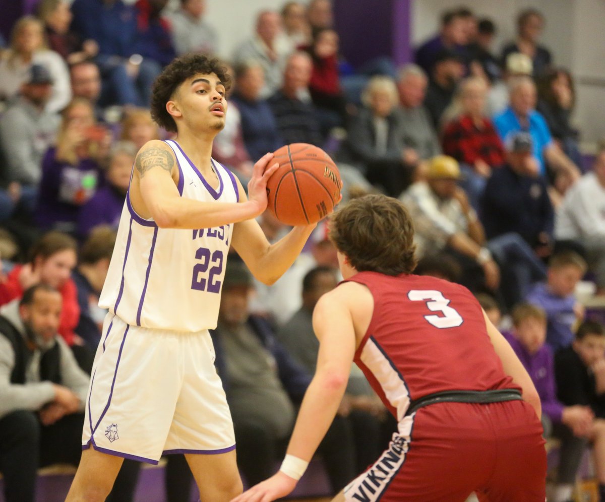 “Chemistry, we got our chemistry right. We had to stay after practice longer to get our chemistry right.” -Jalen Foy Story on how @TWChargersBBall were able to defeat Seaman in Tuesday's sub-state opening: cjonline.com/story/sports/h… Up Next: Defending state champs Andover.