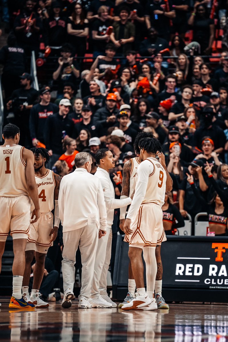A connected passionate team tonight. Keep fighting and growing 🤘🏽🧡😤