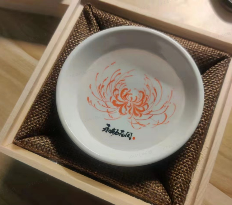 yongcheng_liu's tweet photo. Recently, I've been signing in on WeChat every day in China and I received a power bank and a Naraka cup. The red SoulBloom inside the cup only appears when it meets water, it's really interesting! 📱🎁 #WeChatSignIn #Naraka #SoulBloom #Naraka https://t.co/9J3p0KzPGV