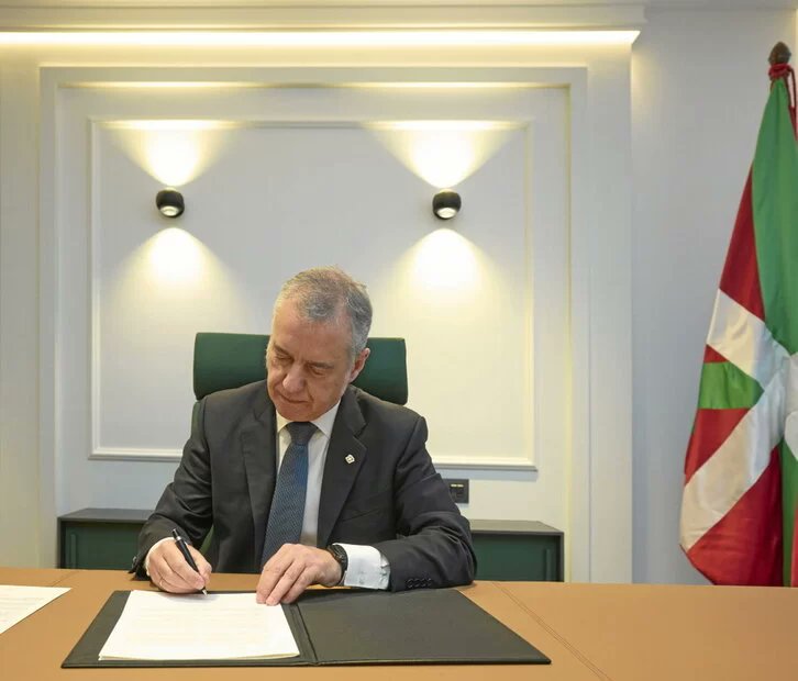 naiz: (@naiz_info) on Twitter photo Lakua mantiene publicidad que tiene vetada desde ayer y otros actos de dudosa legalidad.
Una información de <a href="/gara_iiriondo/">Iñaki Iriondo Telleria ↗️↙️ 🇵🇸</a>
naiz.eus/eu/info/notici… Lakua mantiene publicidad que tiene vetada desde ayer y otros actos de dudosa legalidad.
Una información de <a href="/gara_iiriondo/">Iñaki Iriondo Telleria ↗️↙️ 🇵🇸</a>
naiz.eus/eu/info/notici…