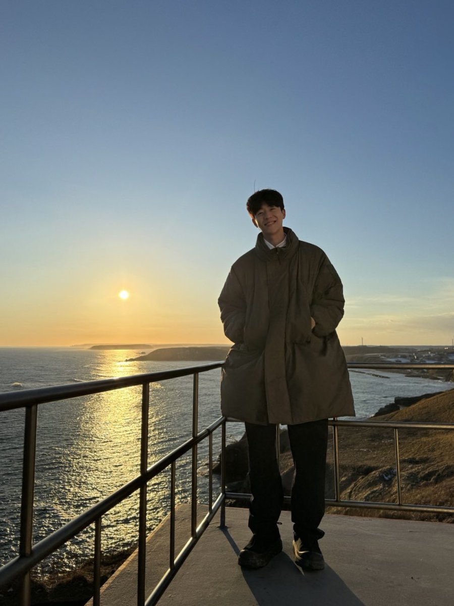 YNKentofficial's tweet photo. [📸] #데일리엔캠

종협X노을 필승 조합🌅
흩날리는 머리카락까지
남친짤 장인 종협 배우의 오늘의 데일리📸

#채종협 #Chaejonghyeop https://t.co/FYr2DhzJEv