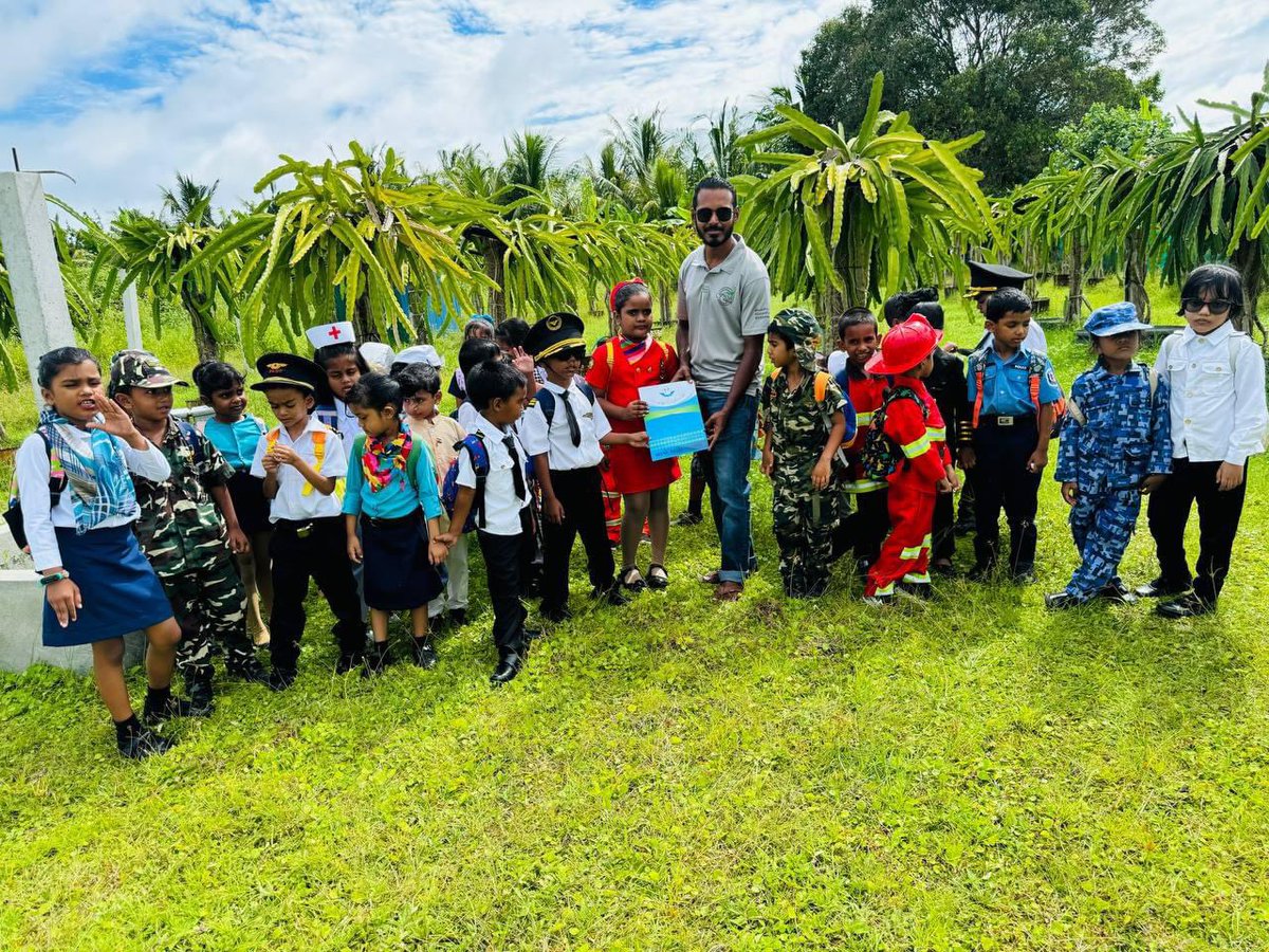 ZuvanDhaduveria's tweet photo. @dhanduveriya_jr with Seenu Atoll School young explorers. #AdduMeedhoo #GrowwithOoredoo #eHubaddu https://t.co/0bWbg48pTc
