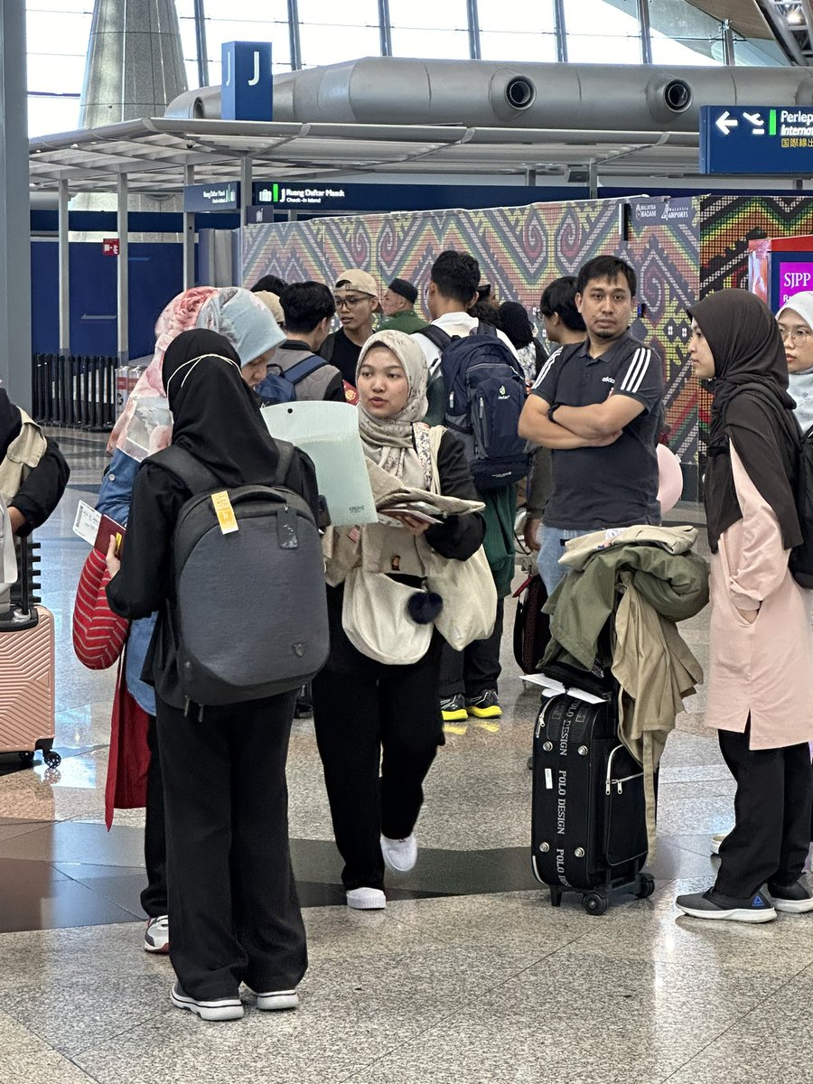 KitaJagaKita🇲🇾✌🏾🇵🇸 (@nizararifin) on Twitter photo <a href="/usim/">USIM Official</a> GLOBAL ISLAMIC STUDENTS OUTREACH
SEMOGA DIPERMUDAHKAN BUAT SEMUA PELAJAR #usim #giso
<a href="/ZambryOfficial/">Zambry Abd Kadir</a>
<a href="/MustaphaSakmud_/">MustaphaSakmud</a>
<a href="/MOHEOfficial/">Kementerian Pendidikan Tinggi</a> <a href="/usim/">USIM Official</a> GLOBAL ISLAMIC STUDENTS OUTREACH
SEMOGA DIPERMUDAHKAN BUAT SEMUA PELAJAR #usim #giso
<a href="/ZambryOfficial/">Zambry Abd Kadir</a>
<a href="/MustaphaSakmud_/">MustaphaSakmud</a>
<a href="/MOHEOfficial/">Kementerian Pendidikan Tinggi</a>
