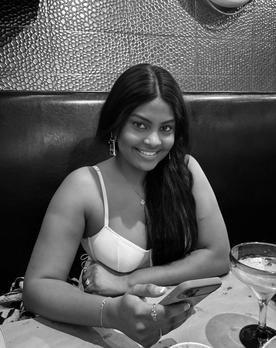 JennSteffMiche1's tweet photo. Use your smile to change the world ; don’t let the world change your smile . ❤️❤️❤️ Birthday Bby ❤️❤️ https://t.co/yrdTIlX3oC
