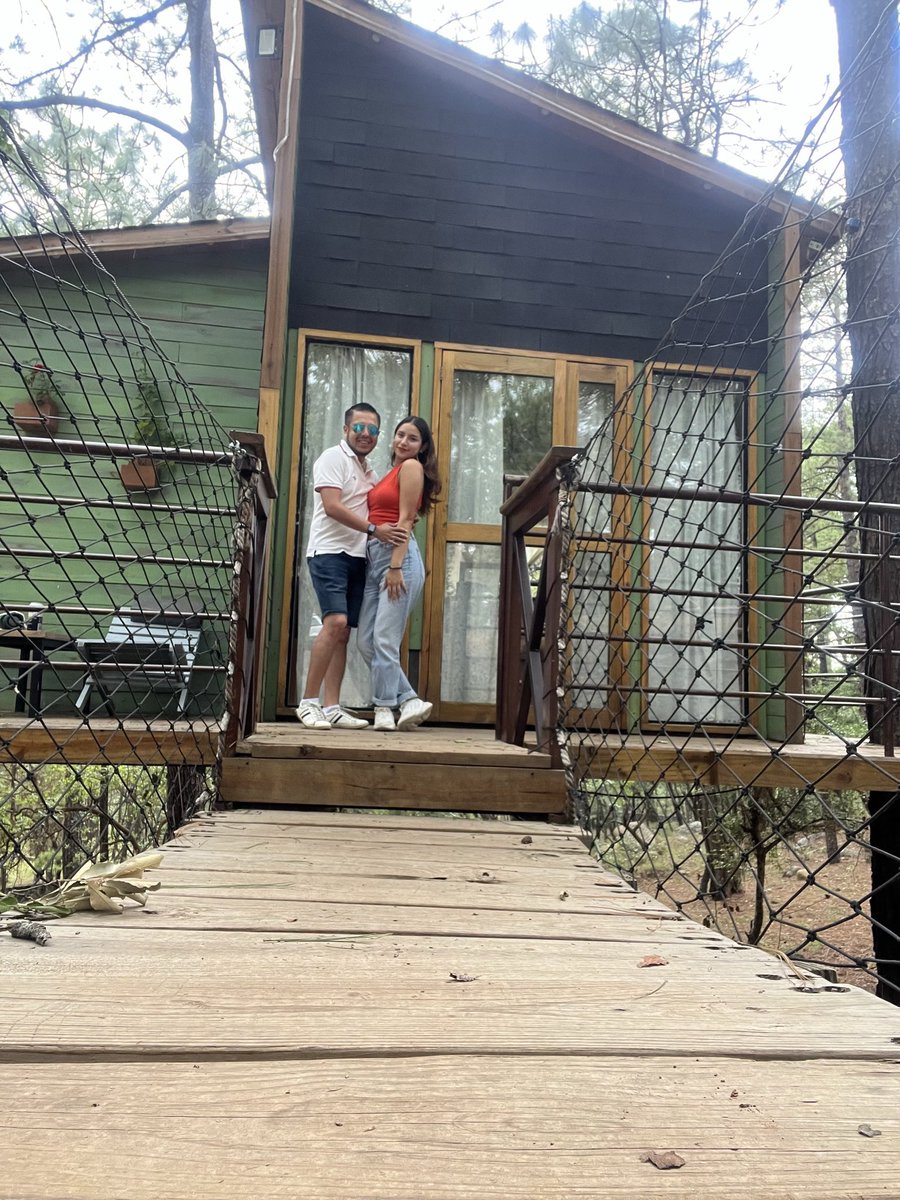 Helloheavenbye's tweet image. De tanto amarnos nos volvimos dos extraños … no se quién toma tu mano … ni tú dónde estoy ahorita.