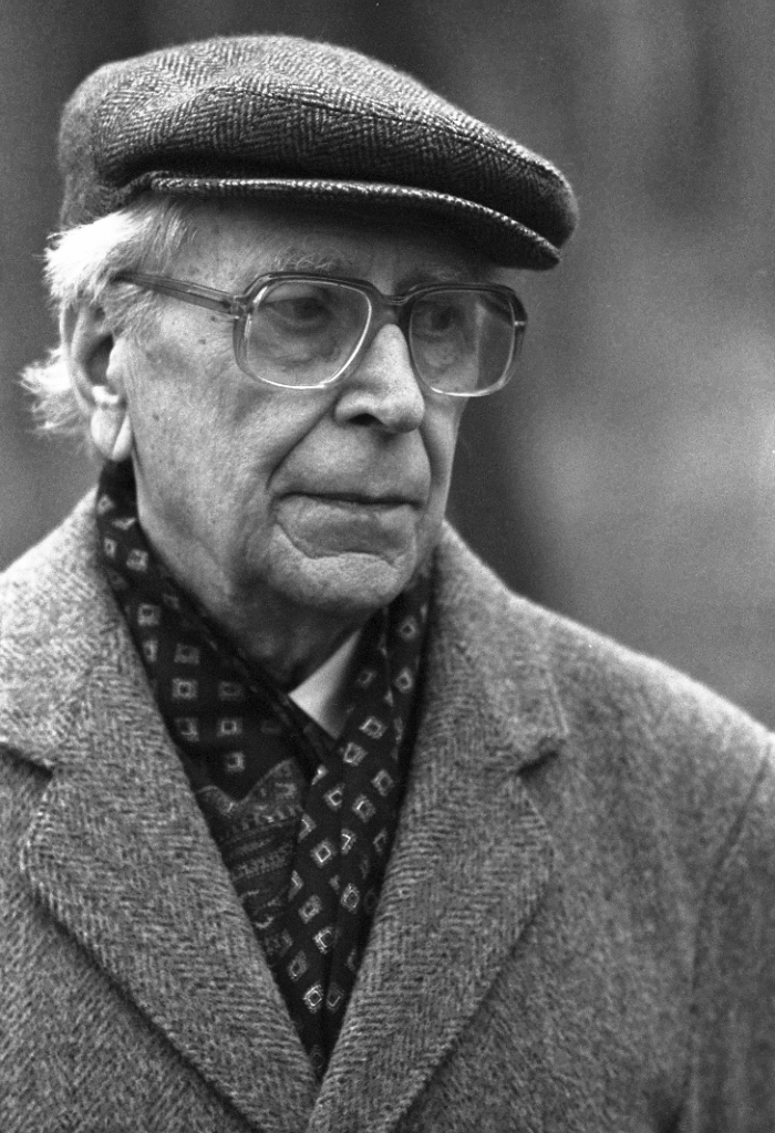 «Нетерпимость же обязательно приведёт к террору. Нельзя добиваться возвращения России к какой-либо единой идеологии, потому-что единая идеология рано или поздно приведёт Россию к фашизму». Дмитрий Лихачёв (1906-1999).