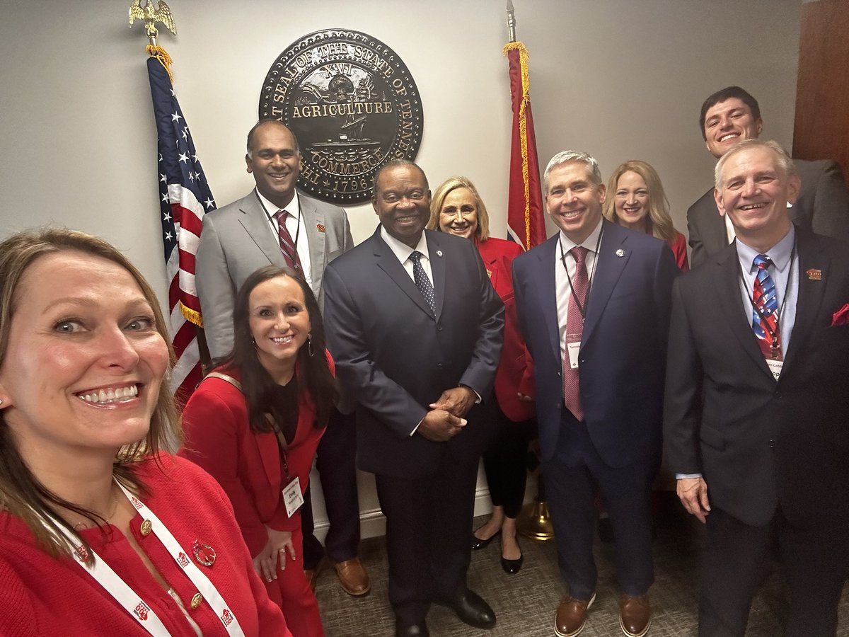 Advocating for ❤️ health with the Smart Heart Act! This bill requires a Cardiac Emergency Response Plan for all #TN schools. This assists in preparation for a plan and using #AEDs ! Thank you @HakeemForHouse for supporting to help schools save lives! #HeartBeatsforTN