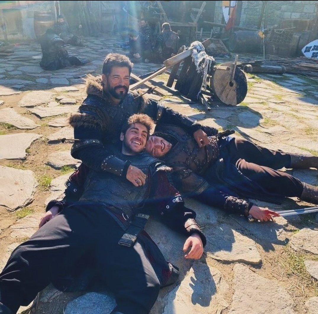 من كواليس تصوير الحلقة الماضية من مسلسل المؤسس عثمان ❤️

#KuruluşOsman 
#BurakÖzçivit