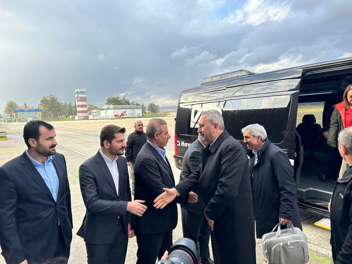Gazi Şehrimize teşrif eden TBMM Grup Başkan Vekilimiz Sayın Abdulhamit Gül Bakanımızı havalimanında karşıladık. Şehrimize hoşgeldiniz sayın bakanım. @abdulhamitgul @muratcetin27 @irfancelikaslan @av_osmantoprak