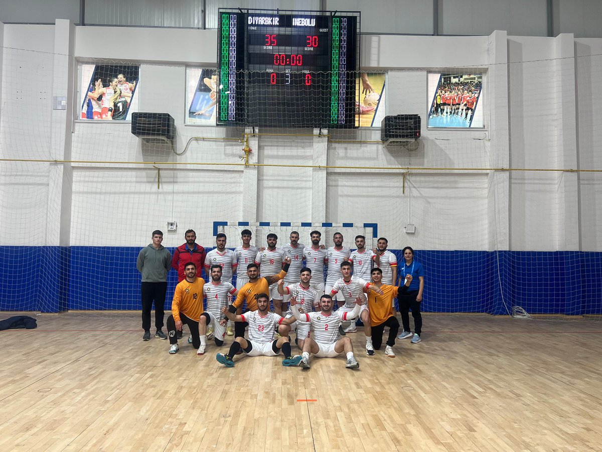 diyarbakirbld's tweet photo. Yine yeniden rakip tanımıyoruz 😉🏆🤾‍♀️ 

📌 1. Lig Play-Off müsabakalarının ilk resmi maçında

Tüm rakiplerini geride bırakarak;

Finale yükselen Hentbol Erkek Takımımızı tebrik ediyor, final maçında başarılar diyoruz. 👏

#BaşımGözümÜstüne #Diyarbakır https://t.co/bHJqewaoBh