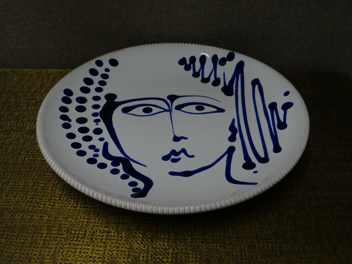 Plate decorated with a woman's face #ceramics #pottery #vintage #collectible #plate #Italy #homedecor #FestiveEtsyFinds #AmazingFunGift #etsyfinds #funstuff #decor #onlineshopping #HomeStyle #DecorateWithArt #elevateYourVibe #wiseshopper 
Available here
  elementsdeco.etsy.com/listing/145960…