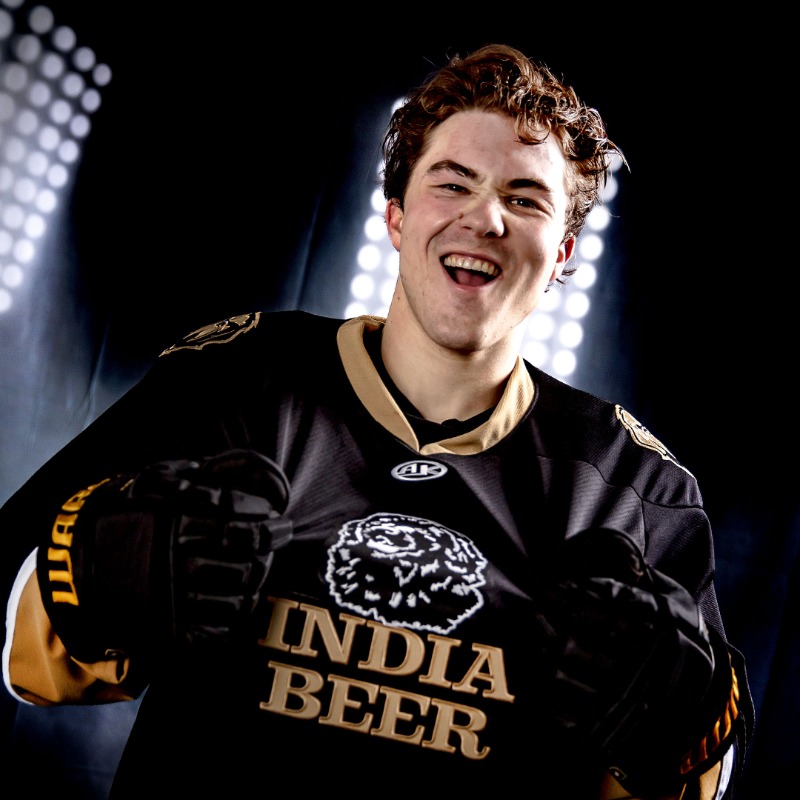 NLGrowlers's tweet photo. It's here and it's a thing of beauty 😍

Our NL Growlers x India Beer jersey is now available. Get it on ya before they're gone 🐶