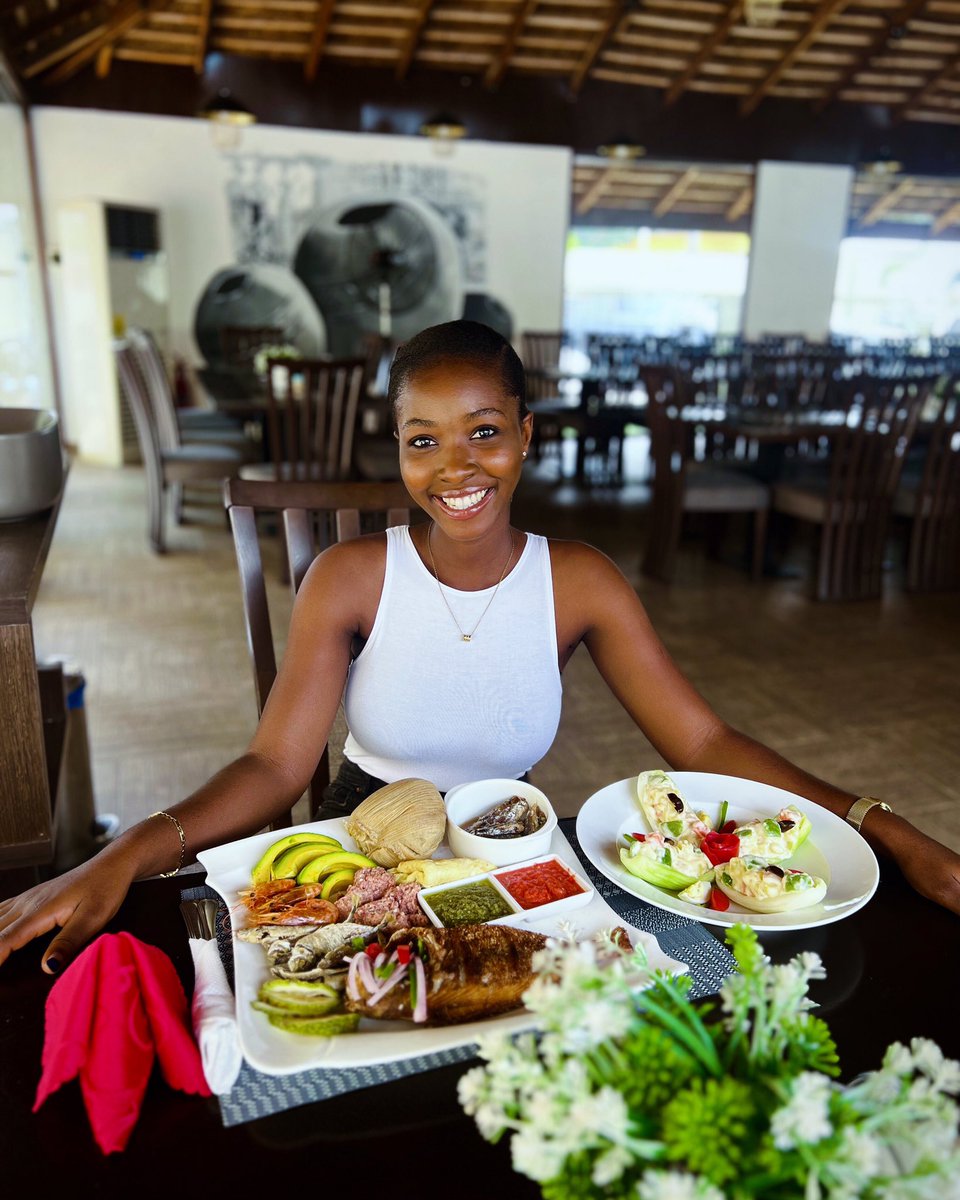 Celebrating my motherland the best way possible 🇬🇭🤭 Happy Independence Day  to all Ghanaians in this space ☺️🎈💃🎉🍾🇬🇭
Make sure to do something Ghanaian today; eat, wear or buy anything made in Ghana🇬🇭