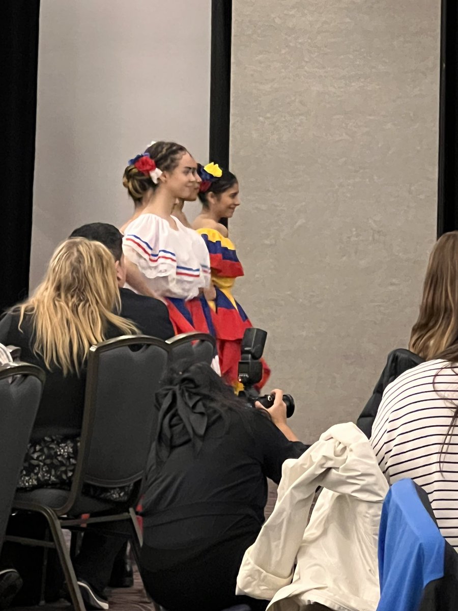 MrsEholtkamp's tweet photo. Beautiful student performance #liti2024 conference by COPA: @brentwoodschool #LITI2024 @LIRBERN https://t.co/ovhE5HG4nc