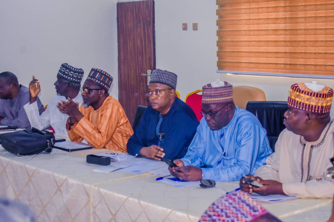 ktwaterboard's tweet photo. National Urban Water Sector Reform Project, Federal Project Implementation Unit.

Federal Ministry of Water Resources Abuja.

Organized A One Day Workshop on
Urban Water Supply &amp; Sanitation Investment/Master Plan for Katsina state.

The workshop held at the Alhujirat Royal Suite. https://t.co/Pf19Fqj5Uy