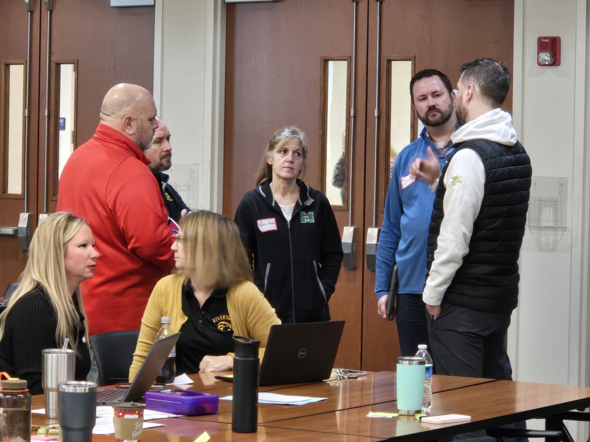 AmySHarker's tweet photo. Helping school districts transform to a personalized learner centered approach.. These educators are on fire 🔥 as they design and plan to meet their students' needs to prepare them for their future! #owningtheirlearning #MakingADifference #personalizedPD @knowledgeworks https://t.co/u5Y6mRTrXf