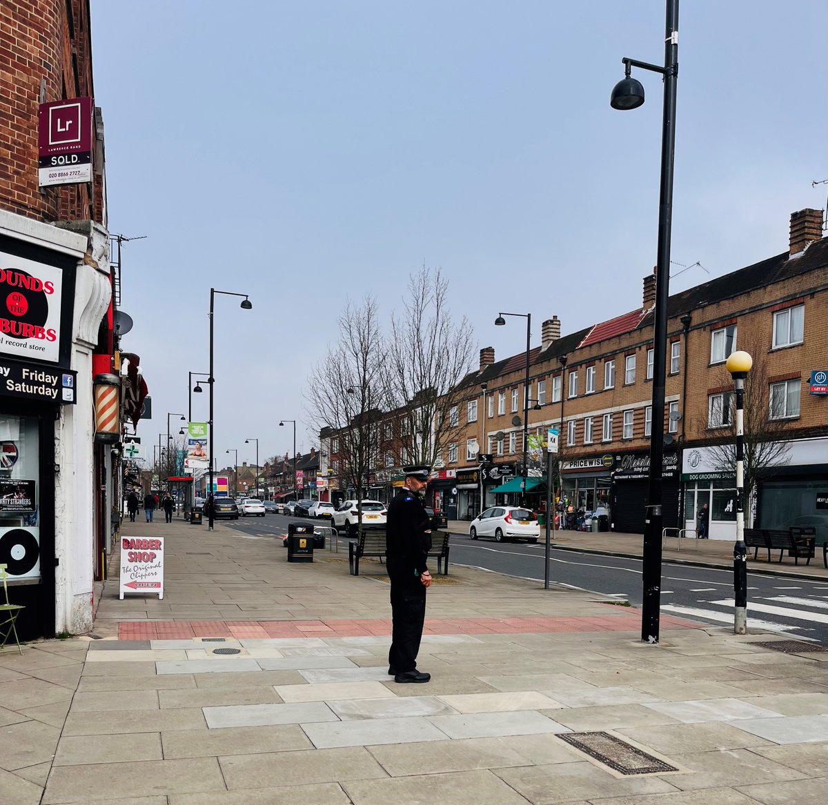 Ruislip Manor SNT Officers conducted reassurance patrols in Manor High Street and surrounding areas #mylocalmet #StaySafe