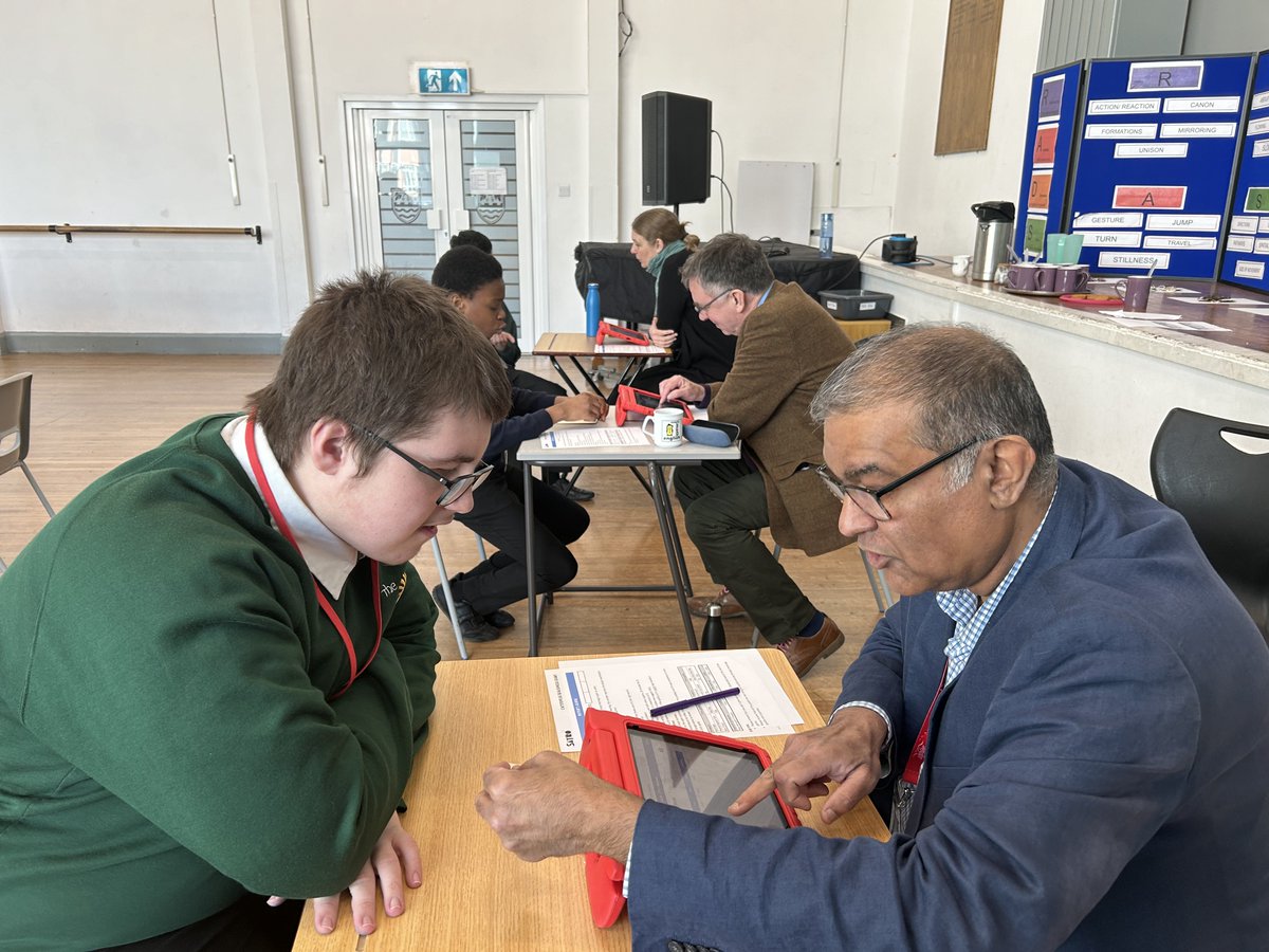 SchoolWeydon's tweet photo. Some Y8 students from Weydon School, Farnham Heath End and the Abbey School enjoying the SATRO Business and Enterprise game. Inspiring day understanding business from creating the product to buying and selling techniques, profitability, presentations and teamwork. https://t.co/R5Sq6g24ZE