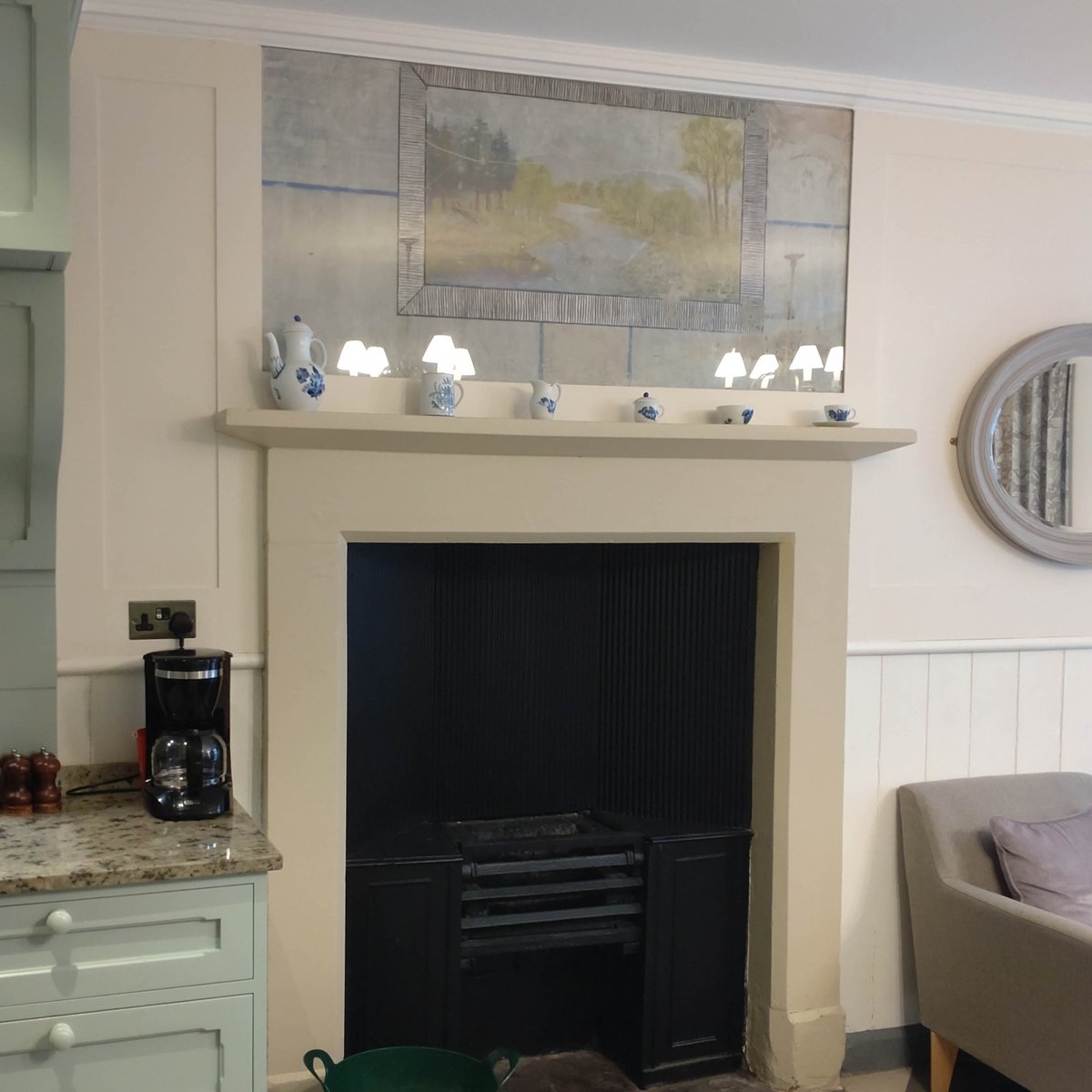 The Breakfast Kitchen features a mural above the fireplace painted by Polish soldiers stationed at Abbotsford during the war. Jean Maxwell-Scott had a great affection for Poland and its people throughout her life, becoming President of the Scottish-Polish Friendship Fund in 1984.
