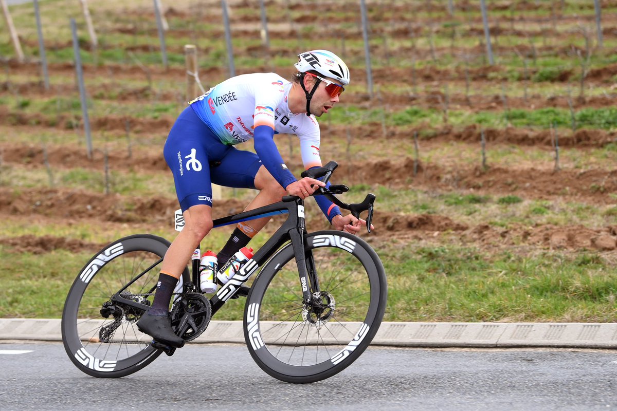 Présent dans le groupe maillot jaune jusqu’à l’arrivée au Mont Brouilly, <a href="/SteffCras/">steff cras</a> prend la 17ème place au terme d’une étape très exigeante ⛰️

<a href="/GettySport/">Getty Images Sport</a>

#AllezTotalEnergies #ParisNice