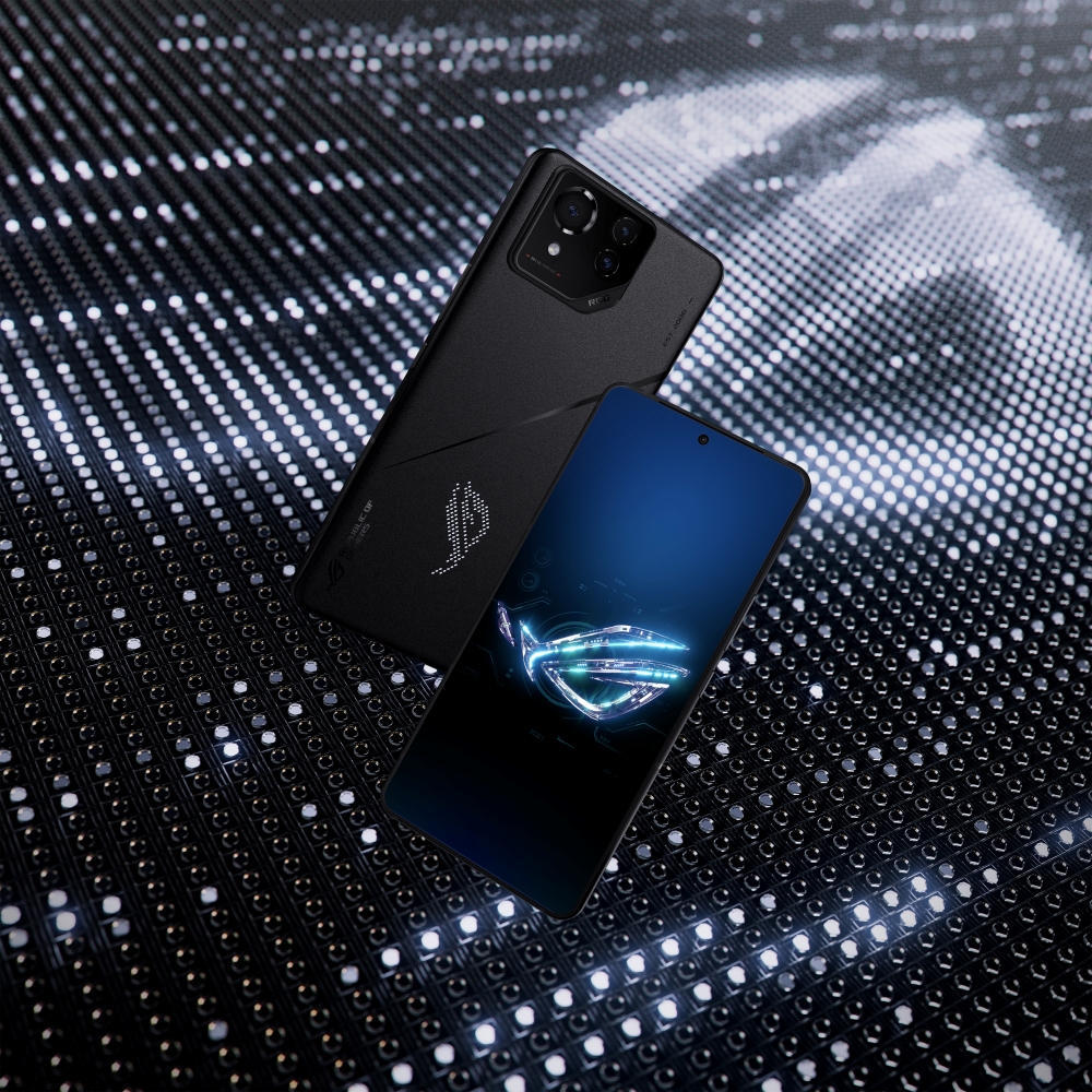 The ROG Phone 8 features dynamically adaptive display brightness for indoor and outdoor environments, up to 2500 nits peak brightness, so you can play in the best conditions at all times.