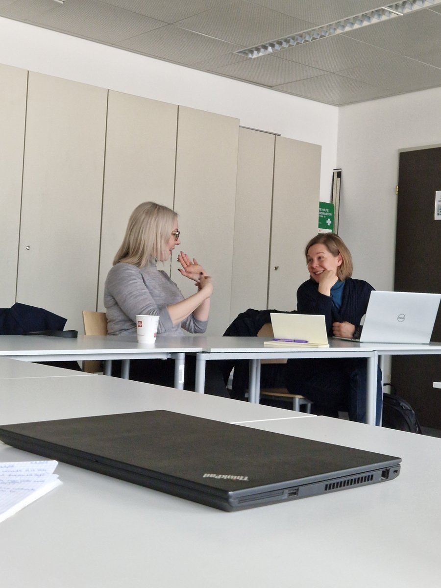 At yesterday's doctoral seminar, the PhD students had the unique chance to intensively exchange with Agnieszka Leszczynski. Fortunately, there will be another opportunity to engage with @agaleszczynski 's work at tomorrow's keynote (thursday 14.30h, assembly hall @uniinnsbruck).