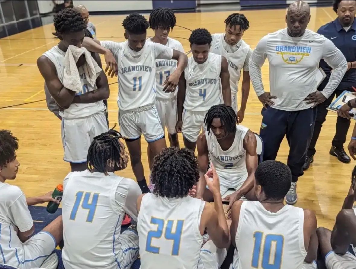 Thank you Grandview. I love all my brothers to death!💛💙 #20out @Grandview_bball @Rise_Above_GV
