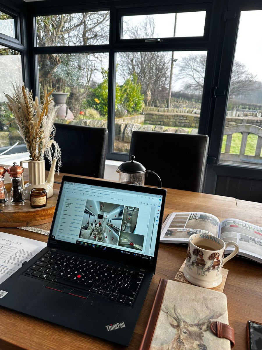 I think the dining room needs to be my new office 🤎