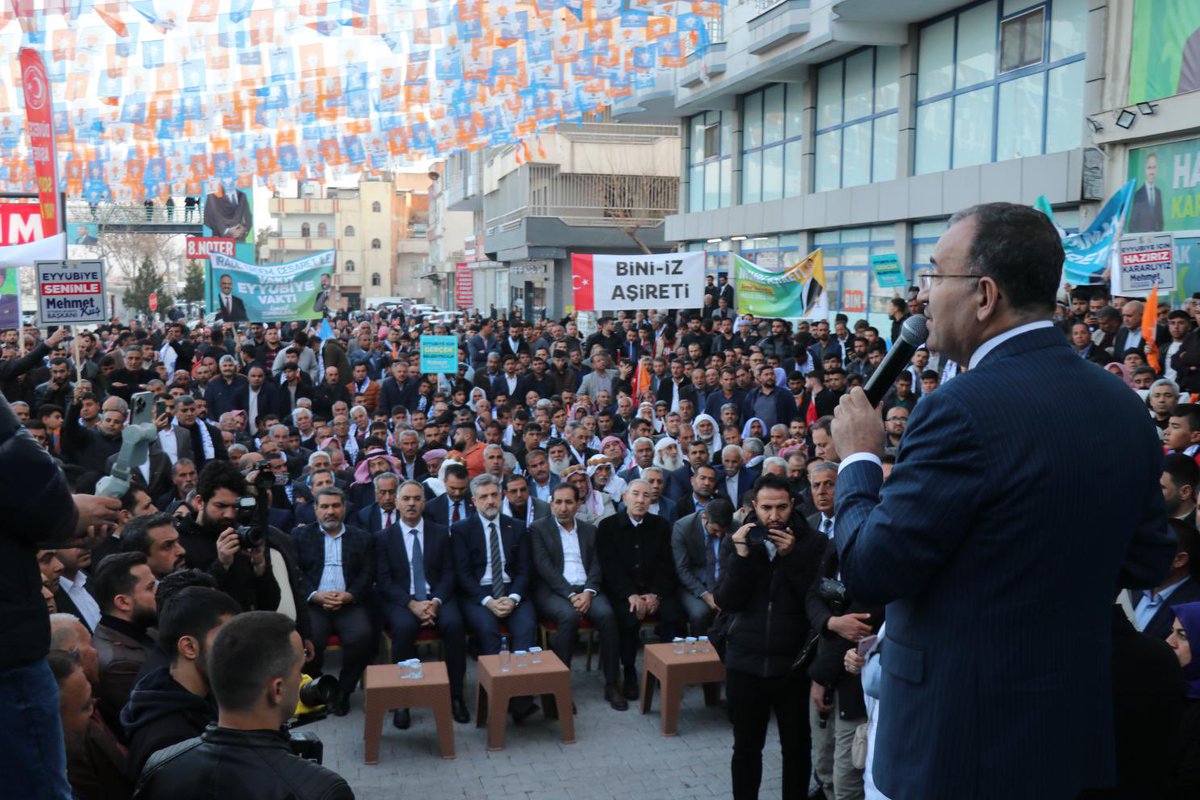 bybekirbozdag's tweet photo. Eyyübiye Belediye Başkanımız ve Adayımız Mehmet Kuş'un seçim irtibat ofisinin açılışını gerçekleştirdik.  

Açılışımıza katılarak toplantımızı büyük bir coşku ve heyecanla adeta mitinge dönüştüren Eyyübiye'li hemşehrilerime şükranlarımı sunuyorum.    

Eyyübiye Bilir #GerçekBelediyecilik Ak Parti’dir.  

#HazirizKararliyiz