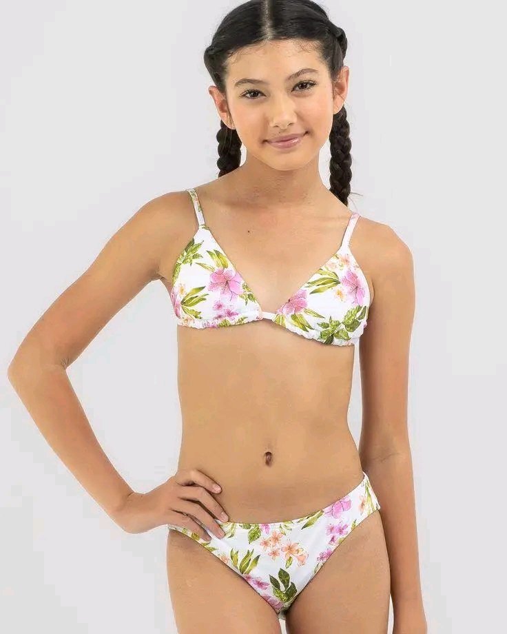 Khusihotty's tweet photo. Mujhe apna figure hot banana h yrr.. Kya kru? 😥😪
#hotfigure #teen #yoga #bikini https://t.co/5jhoEydj8f